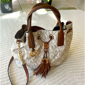 Michael Kors, like new, signature shoulder bag